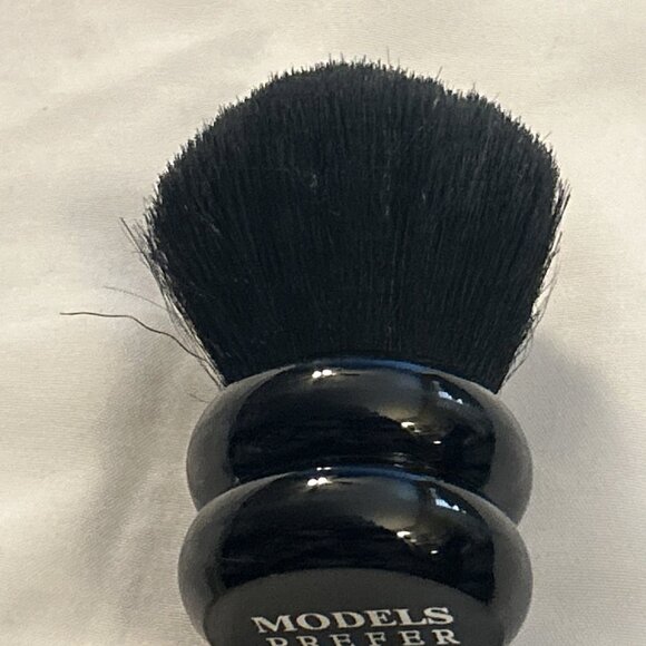 Models Prefer Kabuki makeup brush Face Powder Blush Bronzer Black handle new - Picture 3 of 8